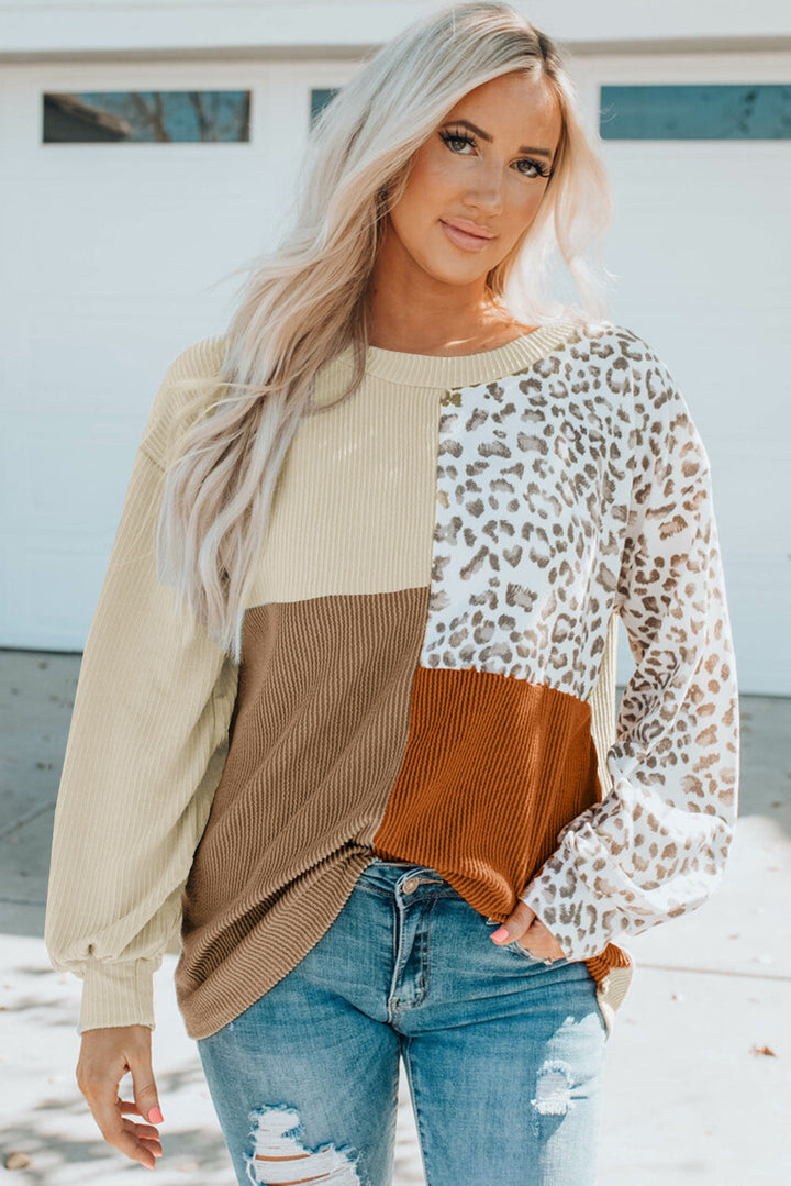 Vielseitiger Damen Pullover, Patchwork-Optik, Leopardenprint & Ballonärmel für einen lässigen Look.