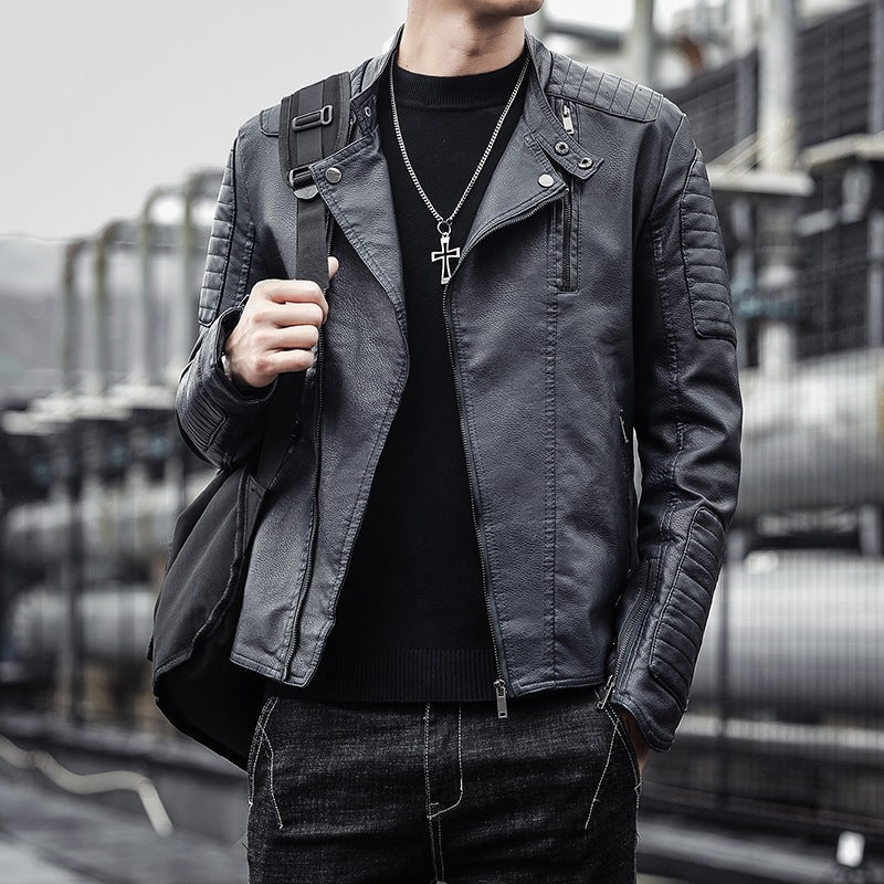 Detailansicht: Modische schwarze Reißverschlussjacke für Herren im Biker-Stil, perfekt für Streetwear.