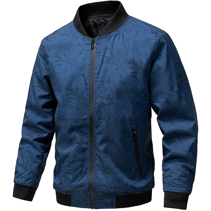 Übergangsjacke für Herren: Leichte, dunkelblaue Bomberjacke mit dezentem floralem Muster.