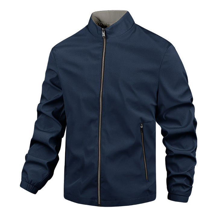 Produktansicht: Schwarze Herren Windbreaker Leichtjacke. Zeitlose Übergangsjacke mit hohem Kragen für Männer.