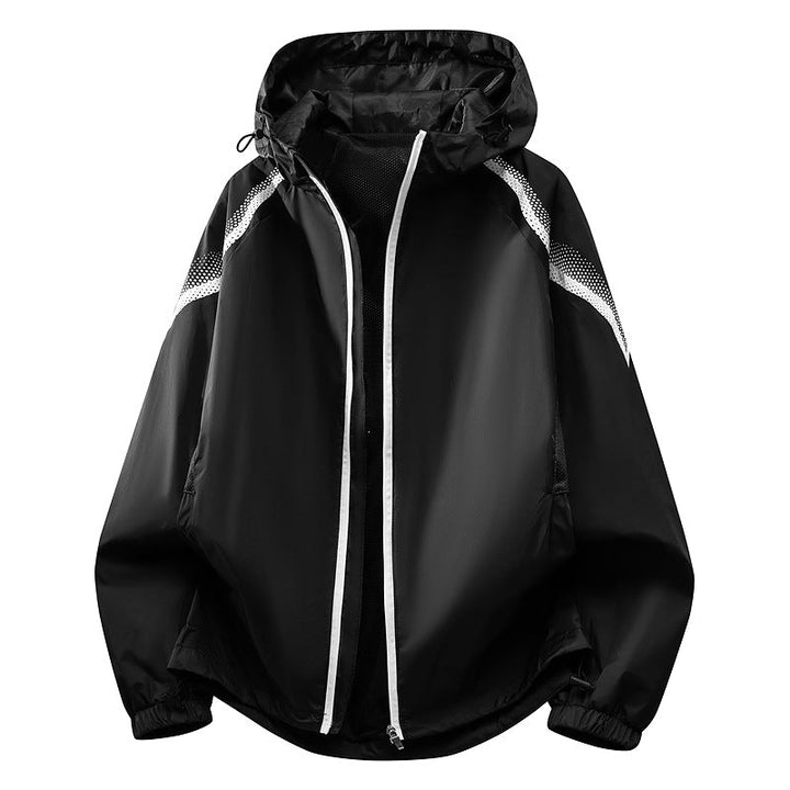 Winddichte Herren Sportjacke mit Kapuze und reflektierenden Details, optimal für Training und Sport.