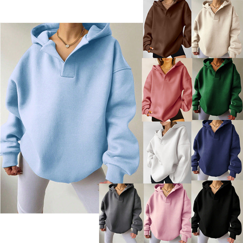 Damen Oversize Kapuzenpullover mit V-Ausschnitt und Rippbündchen, perfekt für einen lässigen Herbst-Look.