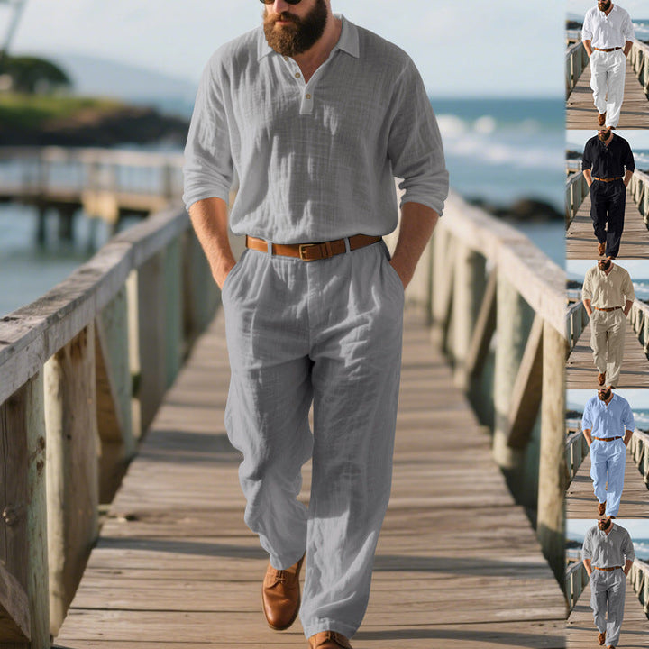 Sommerlicher Herren Zweiteiler: Atmungsaktives Poloshirt & leichte Hose, das perfekte Outfit für warme Tage.