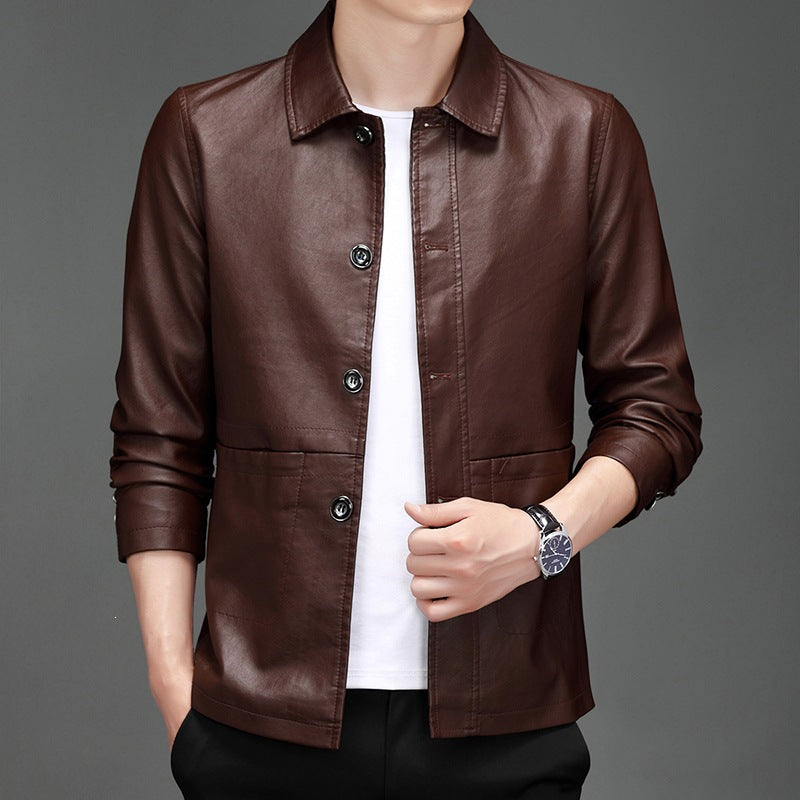 Nahaufnahme des robusten, hochwertigen Stoffes einer eleganten Herren-Übergangsjacke in Schwarz.