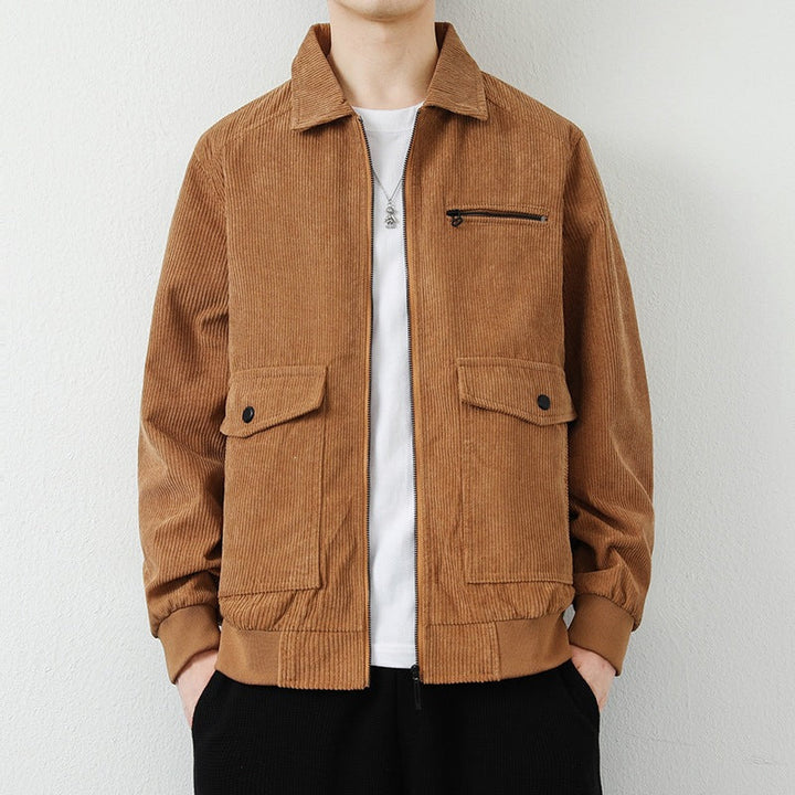 Trendige Herren Übergangsjacke mit Stehkragen, Reißverschluss und seitlichen Eingrifftaschen.