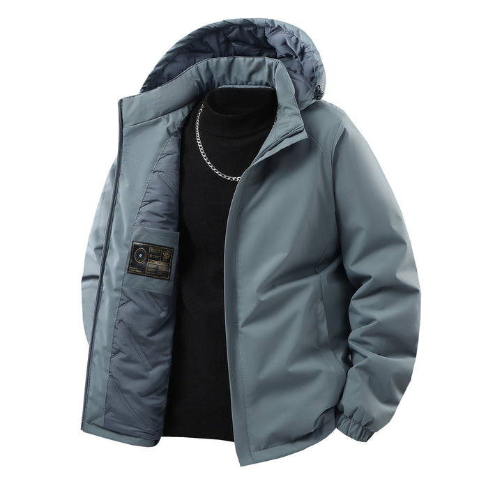 Herren-Funktionsjacke für Outdoor-Aktivitäten. Isolierende Winterjacke mit Kapuze für effektiven Kälteschutz.