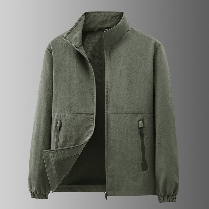 Stylische Herren Reisejacke mit Stehkragen, funktionell und komfortabel für unterwegs.