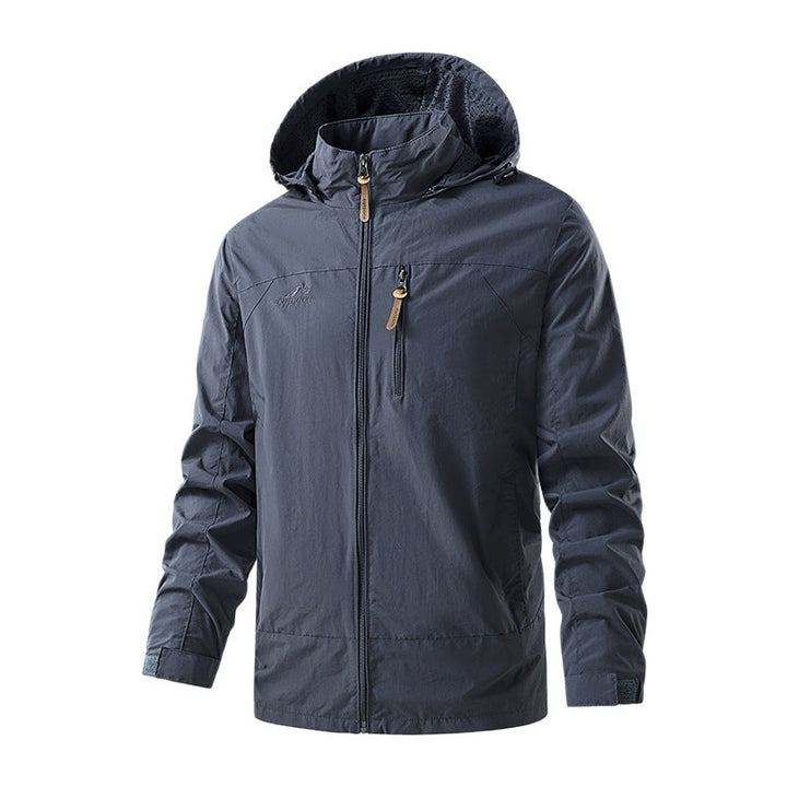 Leichte Herren Wanderjacke, wetterfest & atmungsaktiv. Idealer Begleiter für Outdoor-Abenteuer im Frühling & Herbst.