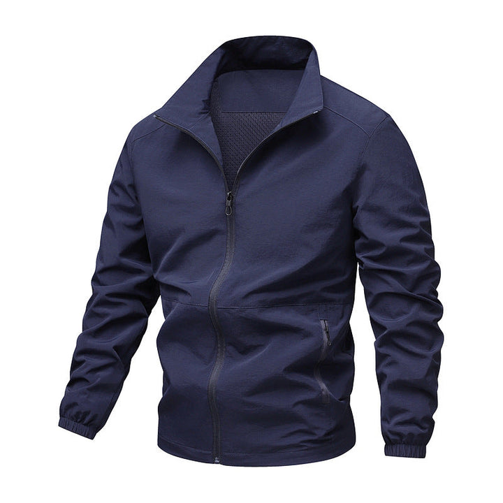 Moderne Herren Sportjacke in schlankem Design. Vielseitige Outdoorjacke für Alltag und leichte Sportarten.