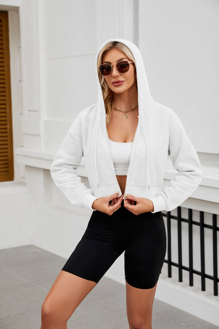 Trendige kurze Damen Kapuzenjacke mit Reißverschluss, sportlich-lässig für Freizeit & Layering.
