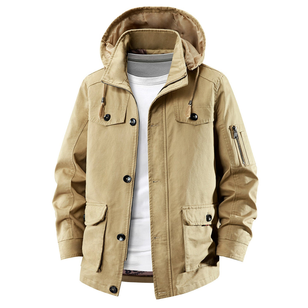 Stylische Herren Wanderjacke mit Reißverschlusstaschen, robust für Abenteuer & Freizeitaktivitäten.