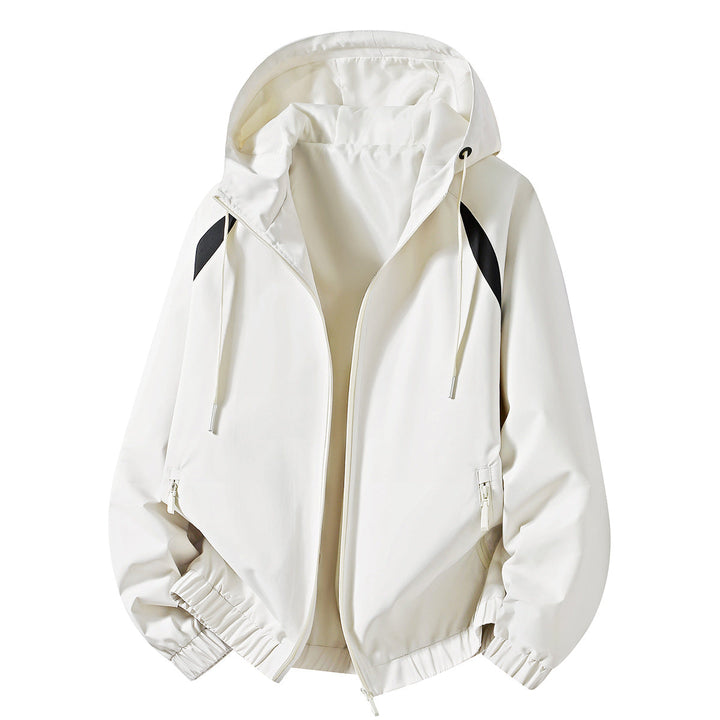 Rückansicht der leichten, wetterfesten Herren-Übergangsjacke in Olivgrün. Winddichte Freizeitjacke mit Kapuze.