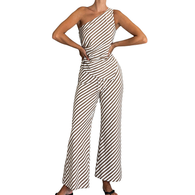 Asymmetrisches, elegantes Damenset mit Taillenschnitt. Stilvolles Outfit für Business oder Abendmode.