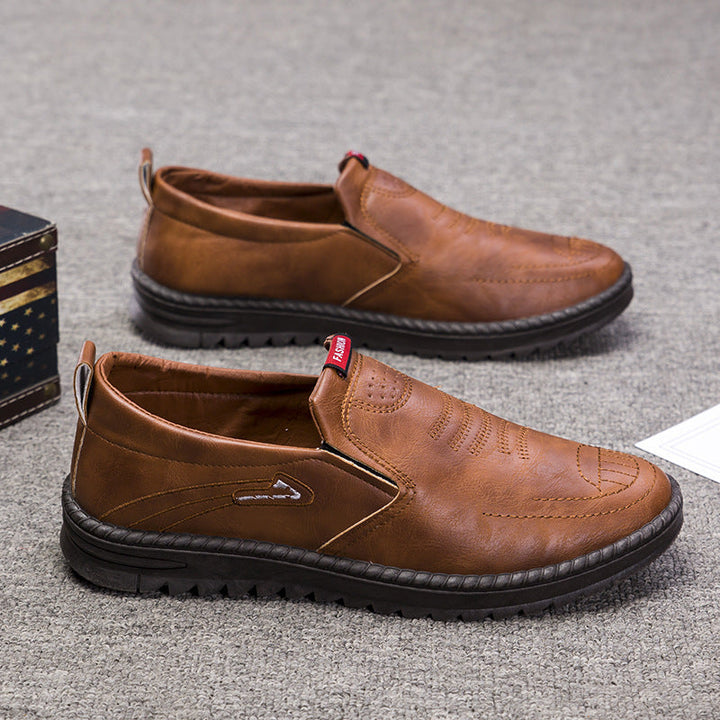 Komfortable Herren Freizeitschuhe mit rutschfester Sohle und ergonomischem Fußbett. Maximale Bequemlichkeit für jeden Tag.