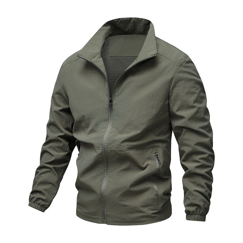 Atmungsaktive Herren Outdoorjacke mit effektivem Windschutz. Optimaler Komfort für aktive Männer.