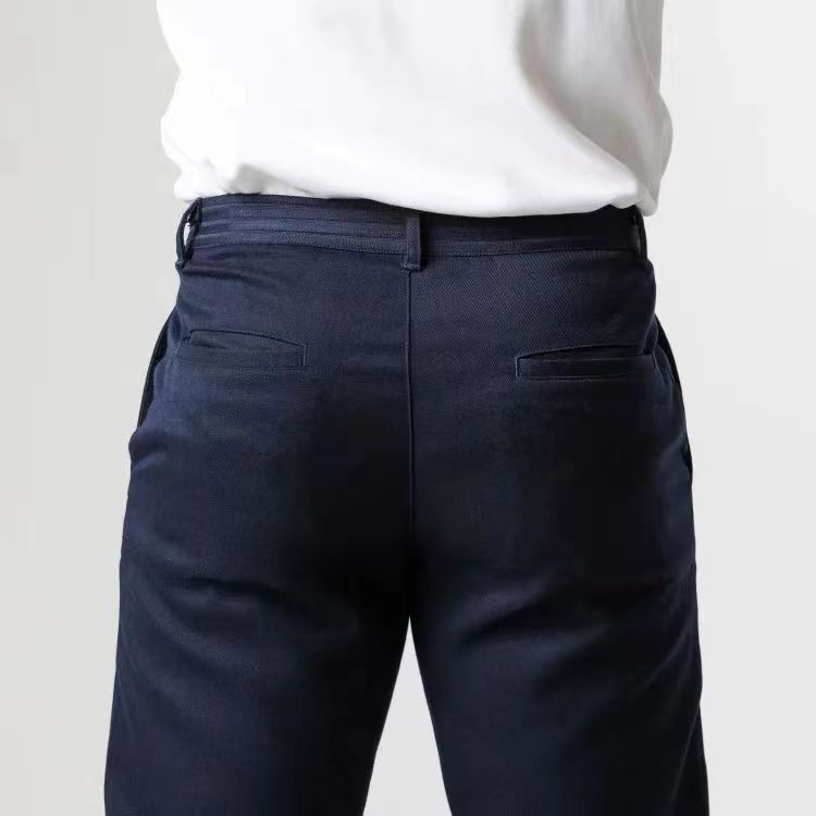 Elegante Herren Business Chino Tapered Fit in Braun, perfekt für einen professionellen Look.