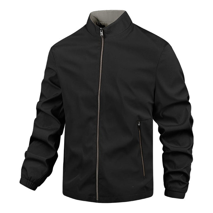 Winddichte schwarze Herren Freizeitjacke, ideal als Leichtjacke für den Übergang. Moderner Stil für Outdoor.