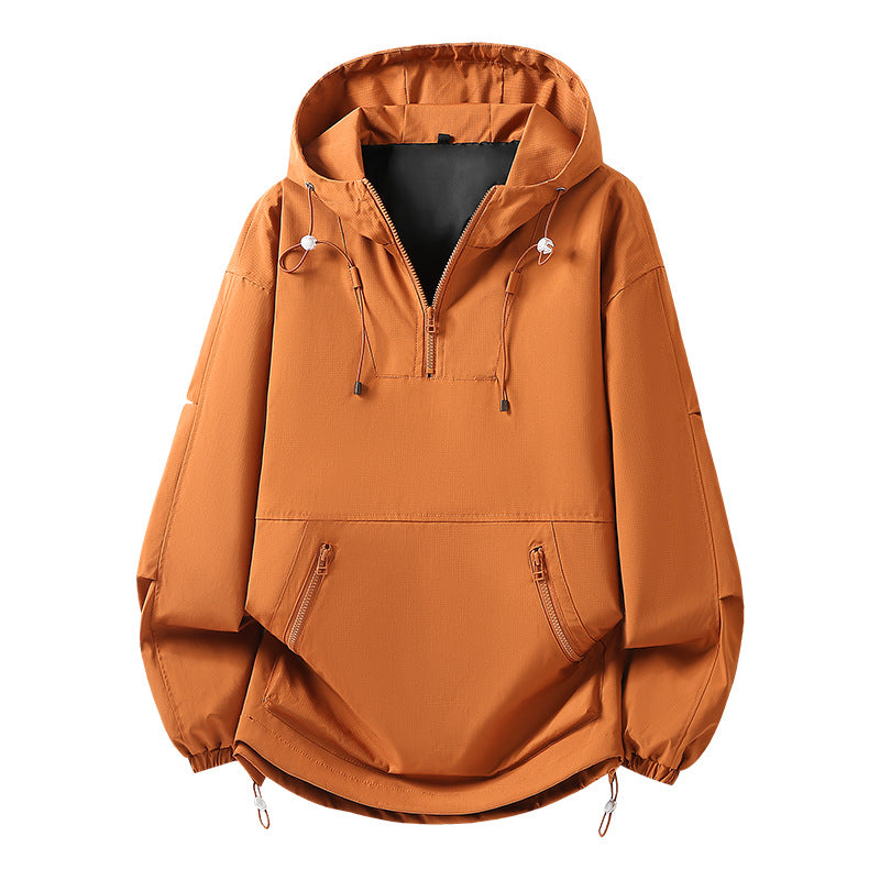 Funktionale Herren Sportjacke mit Kapuze, leichter Windbreaker in Schwarz, ideal als Übergangsjacke für Herren.