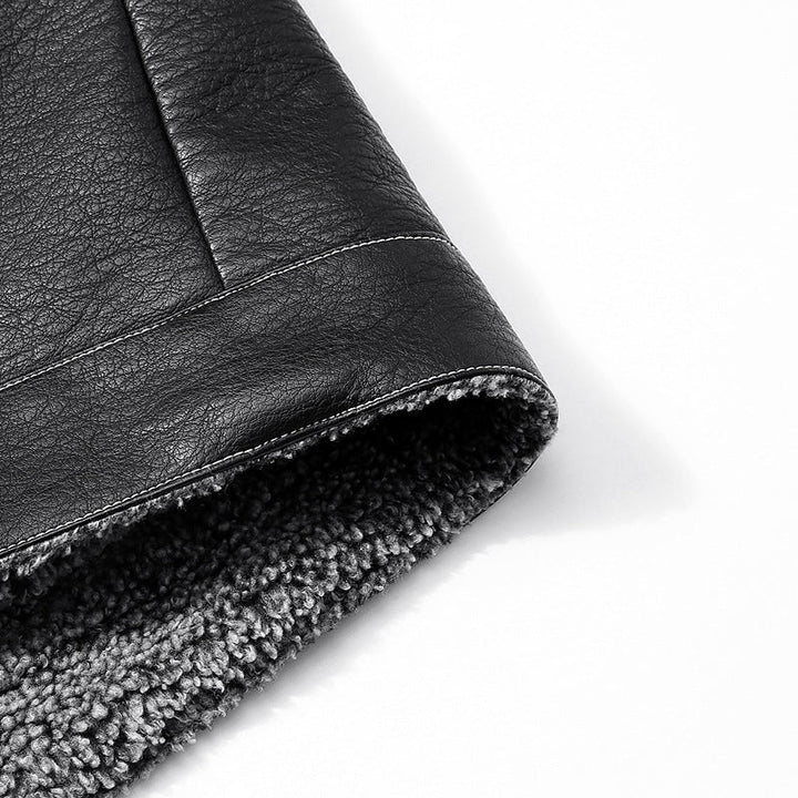 Herren Winterjacke mit weichem Stehkragen und Reißverschluss, wärmend und modisch für kühle Tage.