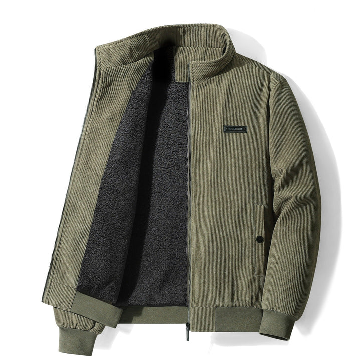 Herren Fleecejacke im Cord-Design, mit Reißverschluss und praktischen Taschen. Warm und bequem.