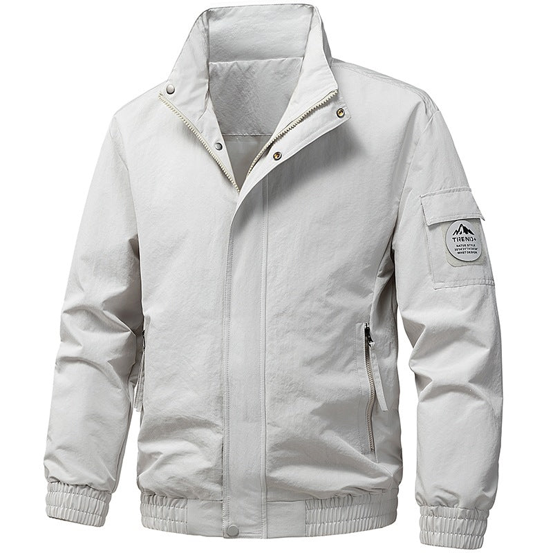 Robuste Herren-Windjacke schützt vor Wind und Wetter beim Wandern, Laufen und im Alltag.