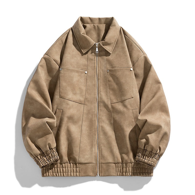 Stilvolle Herrenjacke in Nahaufnahme: hoher Stehkragen schützt vor Wind, modisches Design für jeden Tag.