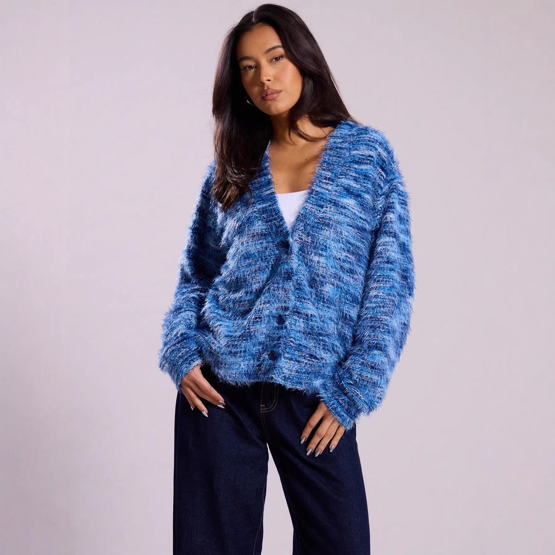 Eleganter Damen Carmen-Pullover im Oversize-Look. Gemütlich & schulterfrei für lässige Herbstmode.