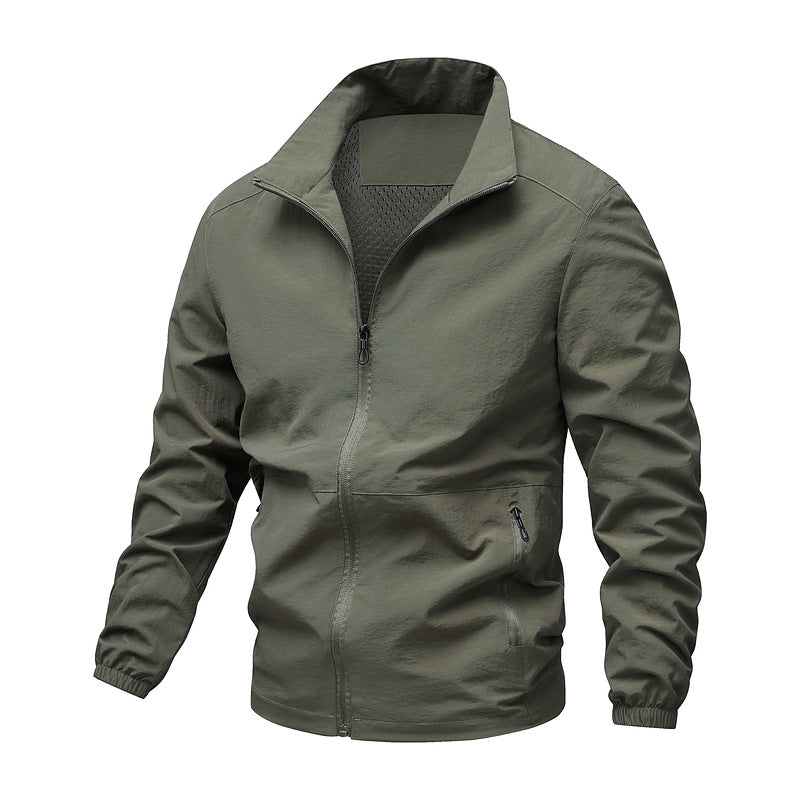 Funktionale Herren Sportjacke. Bietet Schutz vor Wind & leichtem Regen bei Outdoor-Aktivitäten & Freizeit.