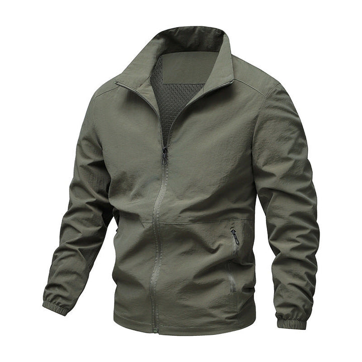 Funktionale Herren Sportjacke. Bietet Schutz vor Wind & leichtem Regen bei Outdoor-Aktivitäten & Freizeit.