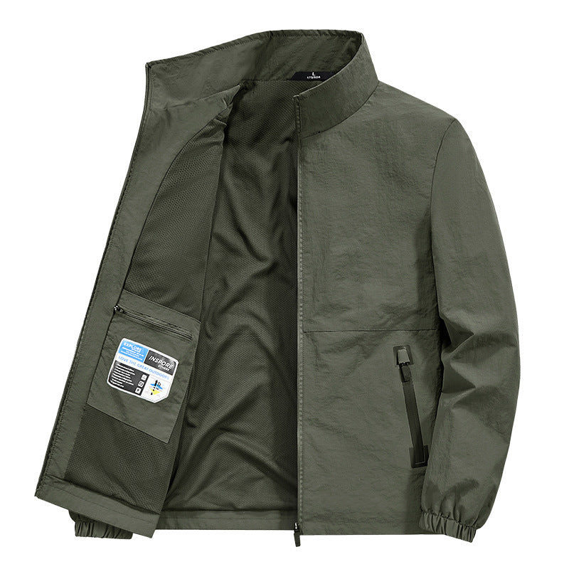 Leichte, atmungsaktive und robuste Herren Outdoorjacke für Wanderungen und Abenteuer.