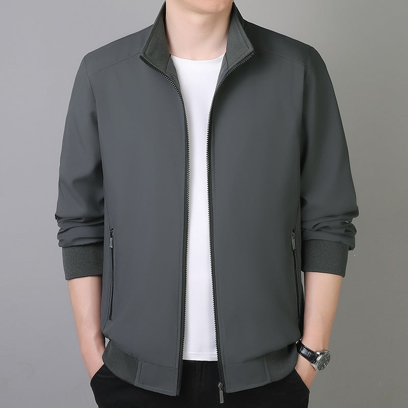 Moderne Herren Softshelljacke für Outdoor & Alltag, wetterfest, atmungsaktiv, ideal als Übergangsjacke.
