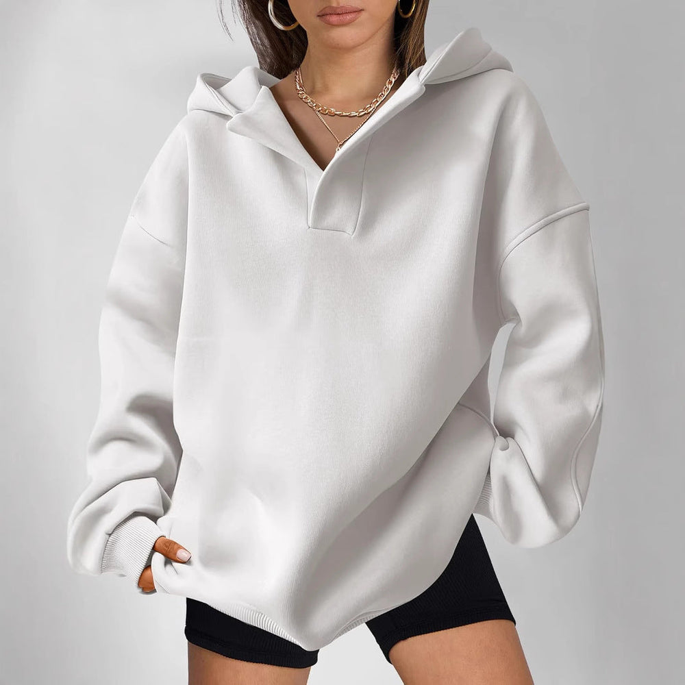 Bequemer Damen Hoodie mit V-Ausschnitt und Oversize-Schnitt. Perfekt für lässige Streetwear-Looks.