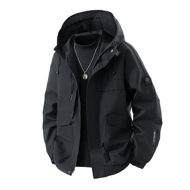 Atmungsaktive Herren Funktionsjacke mit Kapuze, wasserabweisend und robust, für Outdoor-Enthusiasten.