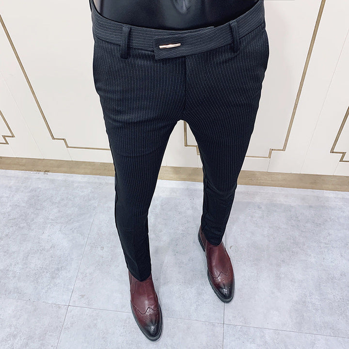 Vielseitige Herren Nadelstreifen Slim Fit Anzughose. Perfekt als Businesshose oder für elegante Anlässe. Moderner Schnitt.