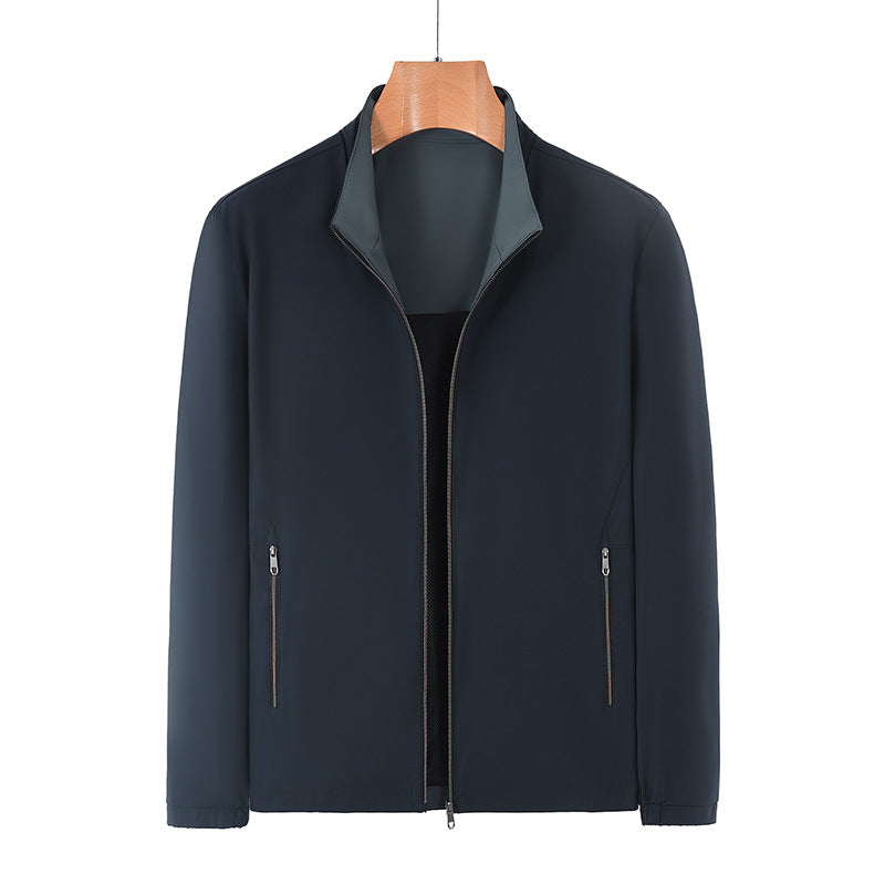 Robuste Herren Sportjacke, atmungsaktiv und wasserdicht, ein Muss für Outdoor-Enthusiasten.