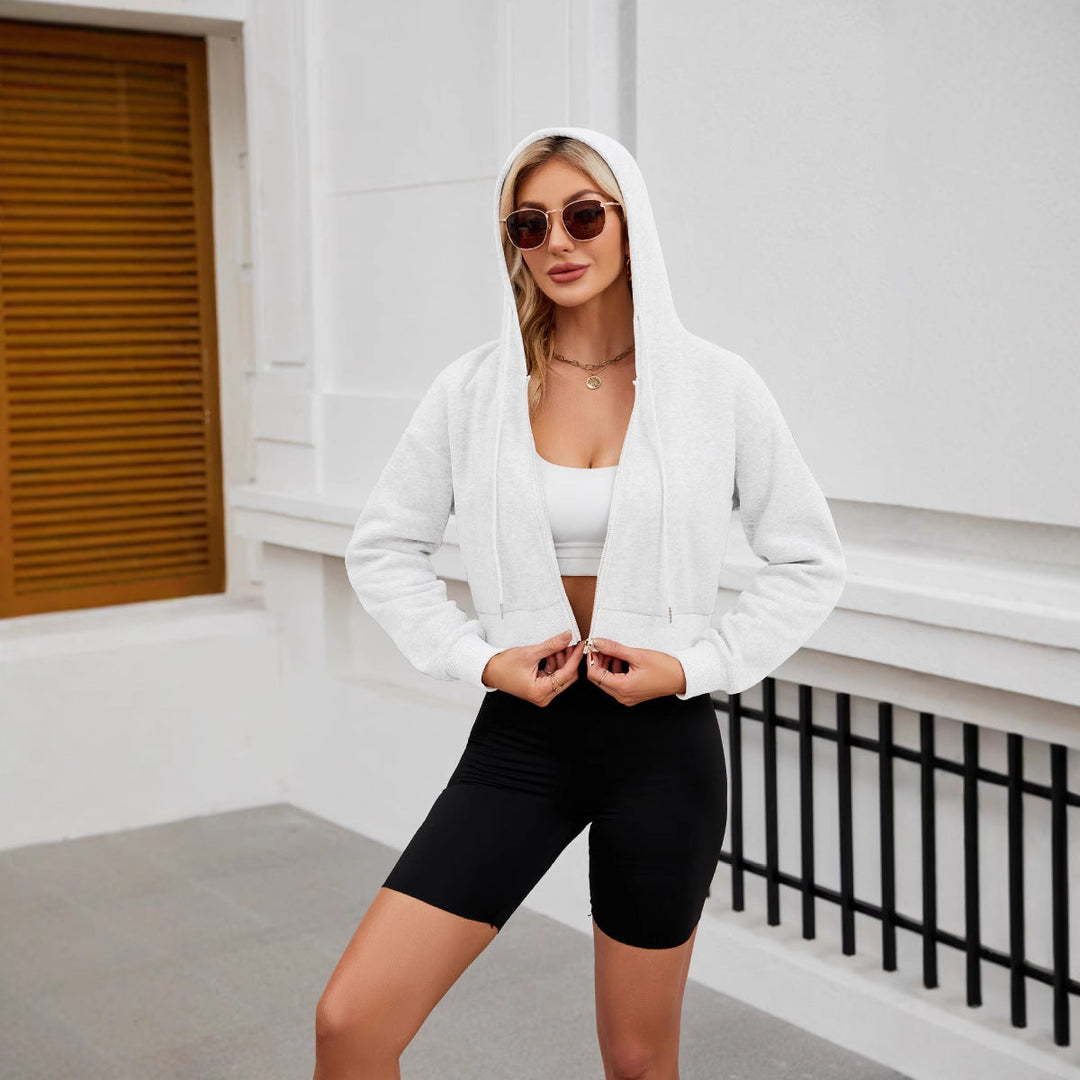 Kurze Damen Kapuzenjacke, ideal als Freizeitjacke oder für Sport. Modischer Zip-Hoodie mit lockerem Schnitt.