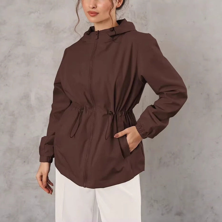 Bequeme Damen Outdoorjacke, sportlich-elegant, perfekt für jedes Abenteuer und den Alltag.