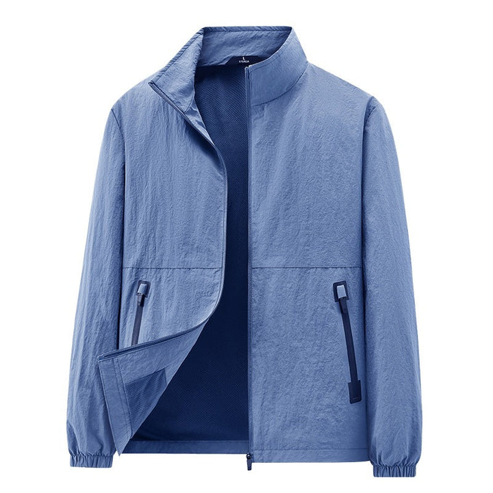 Aktive Herren Funktionsjacke, perfekt für Wanderungen und Outdoor-Sport in jeder Umgebung.