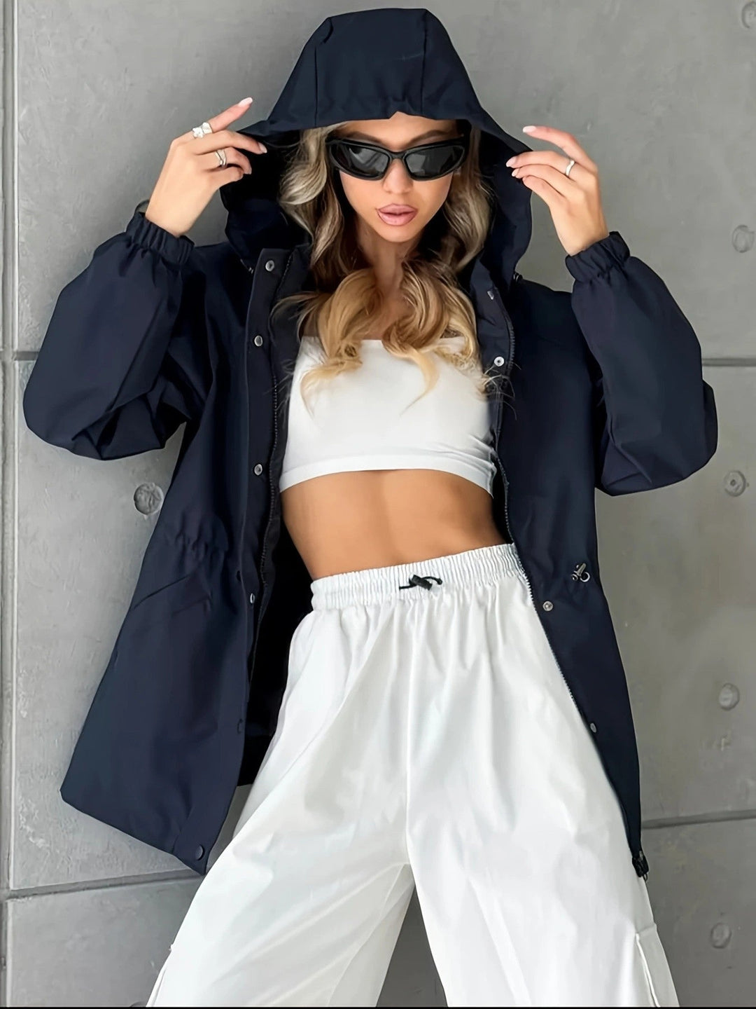 Funktionelle Damen Regenjacke, auch als Wander- und Freizeitjacke nutzbar. Leicht, atmungsaktiv und modern.