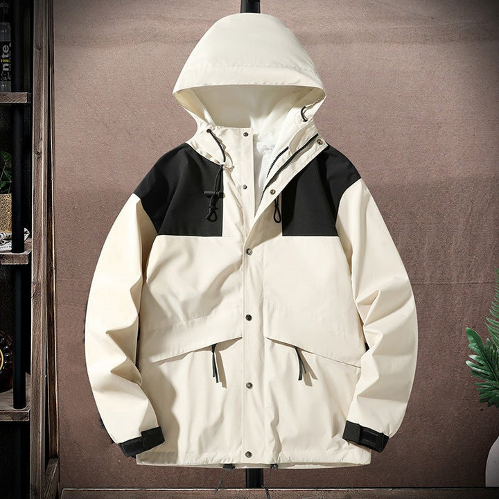 Winddichte Herren Regenjacke mit verstellbarer Kapuze, ideal für unbeständiges Wetter und Sport.