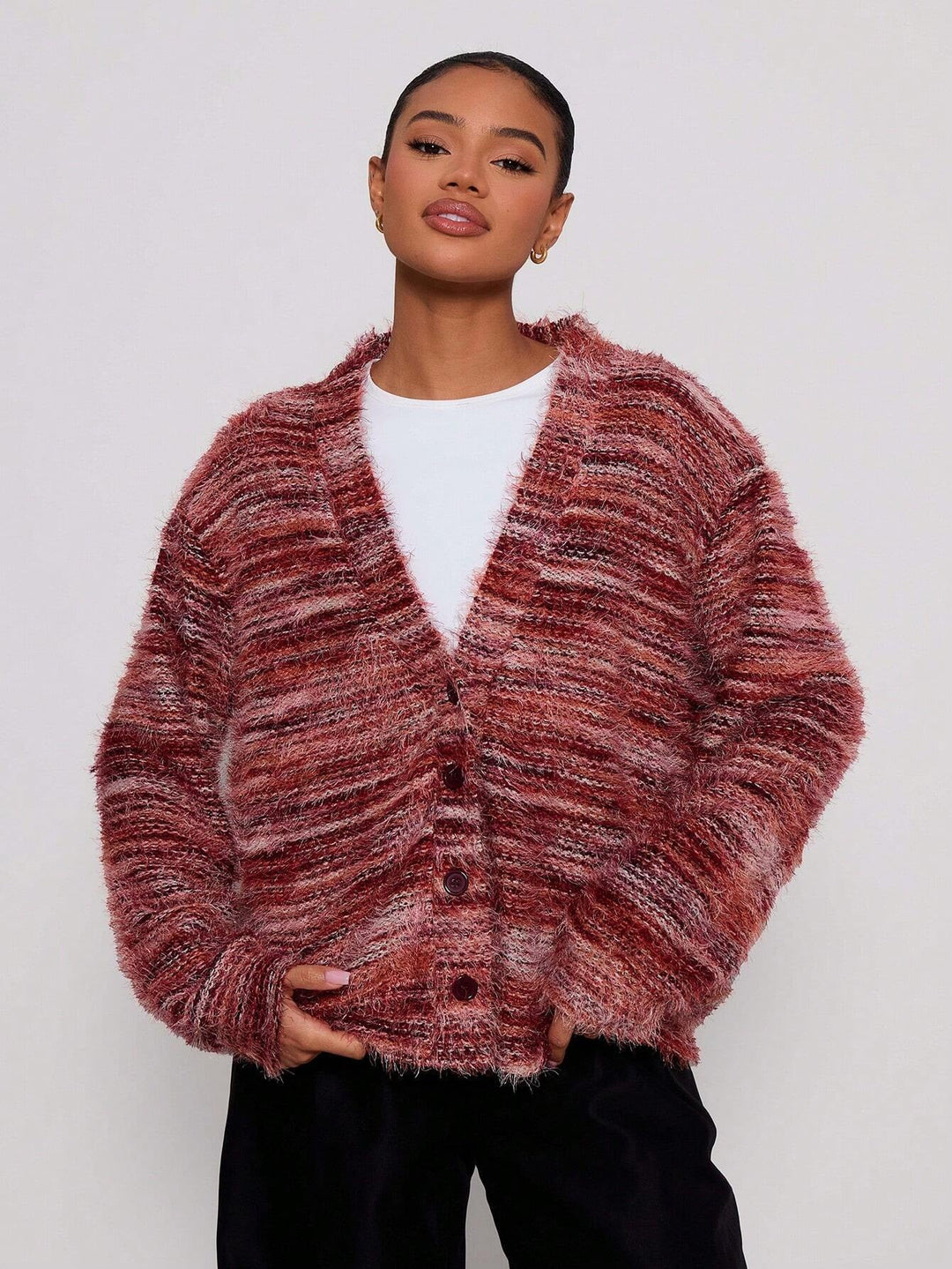 Damen Oversize Carmen-Pullover, schulterfrei. Kuscheliges Langarm-Oberteil für trendige Herbstmode.