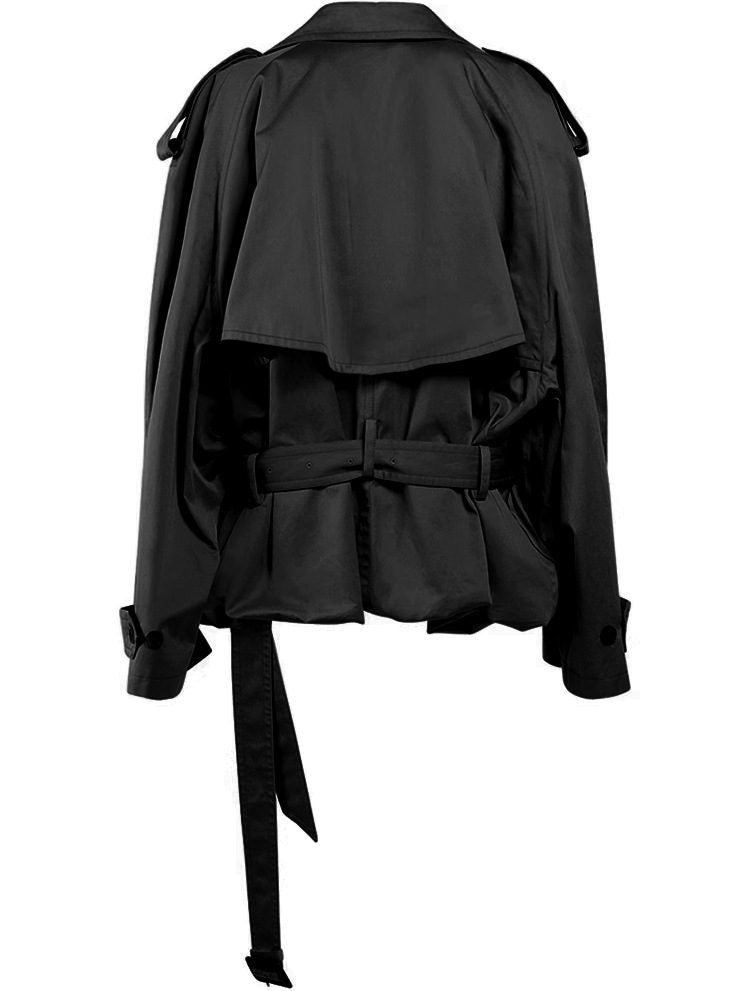 Klassische Trenchjacke für Damen, modern interpretiert, ideal als stilvolle Bekleidung für Frühling & Herbst.