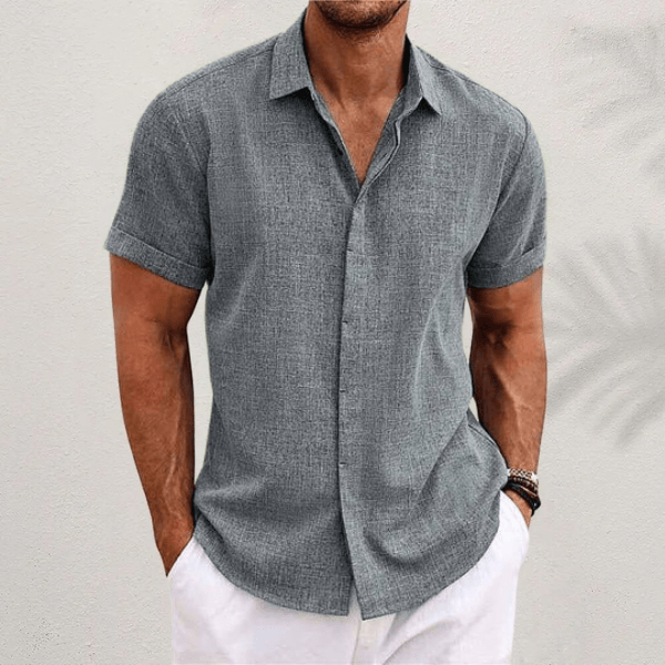 Hochwertiges Herren Kurzarmhemd mit Knopfleiste, perfekte Passform für entspannten & eleganten Sommer-Look.