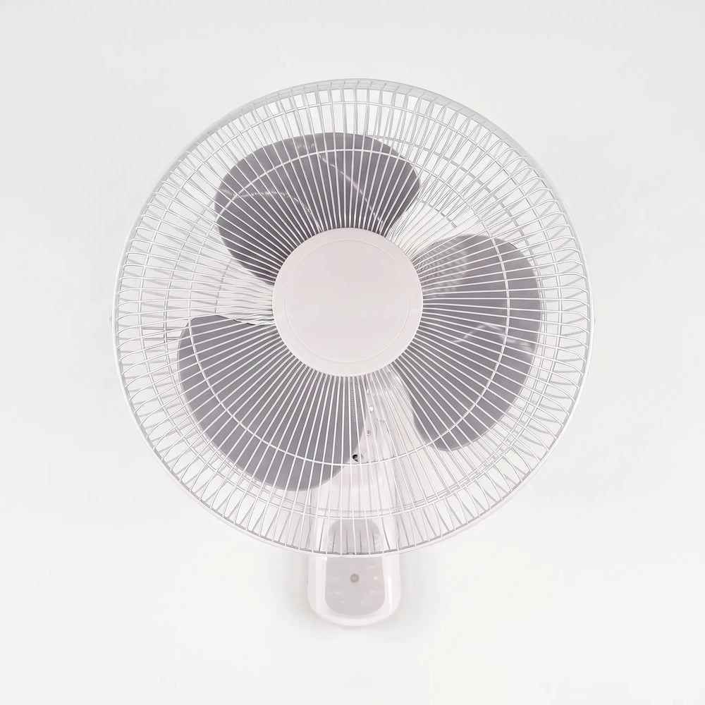 Moderner Wandventilator oszillierend, sorgt für frische Luft. Inkl. Fernbedienung zur einfachen Steuerung.
