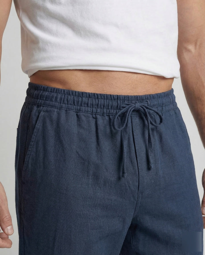 Atmungsaktive Herren Sommerhose aus leichtem Stoff, ideal für höchsten Komfort an warmen Tagen.