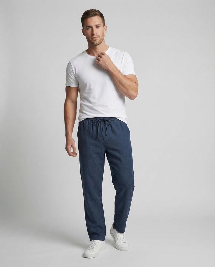 Leichte Herren Sommerhose mit Tunnelzug, perfekt für heiße Tage. Bequeme Freizeithose für Männer.