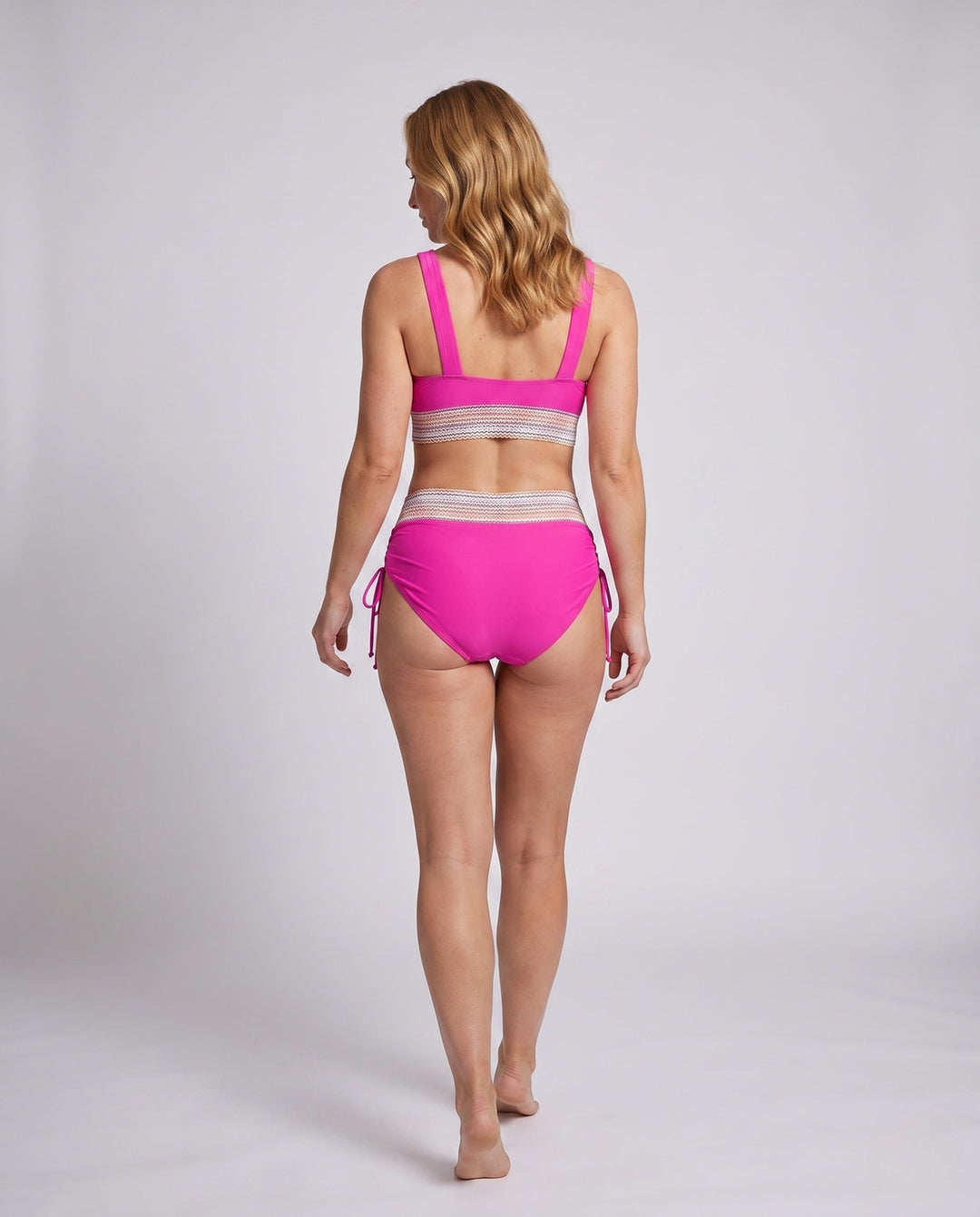 Modischer Damen Bikini für Strand & Pool: V-Ausschnitt, hochgeschnitten, Raffung, schnelltrocknend.