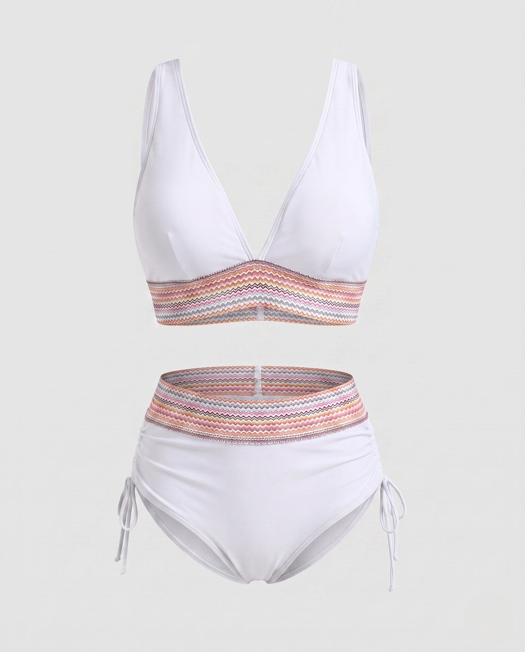 Damen Bademode: Zweiteiler Bikini, V-Ausschnitt, hochgeschnittenes Unterteil, Raffdetails für perfekten Sitz.