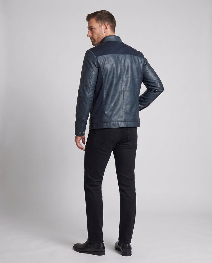 Nahaufnahme der markanten Kontrastärmel der stilvollen Herren Blousonjacke im Utility-Design, ideal für Frühling.