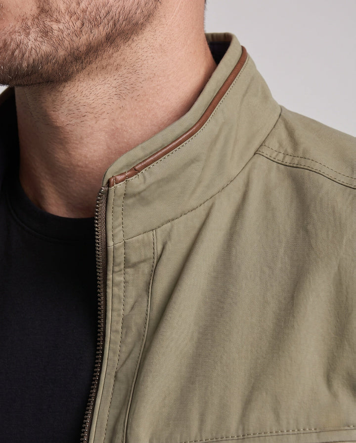 Elegante Herrenjacke mit Stehkragen, verdecktem Reißverschluss. Ideal für die Übergangszeit & Stadt.